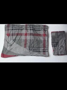 Plaid pillowcase set in Gray and Burgundy